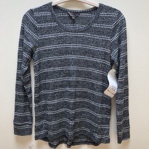 Dark grey crew neck knit pullover long sleeves